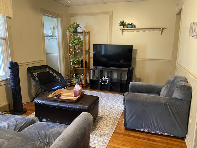 Building Photo - 16 Seminary Ave Rental