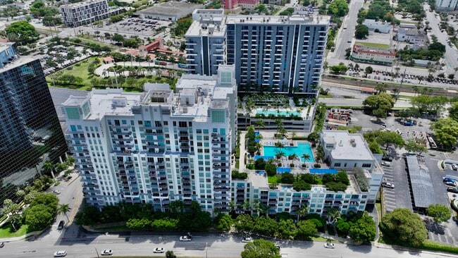 Building Photo - 300 S Australian Ave Unit 919