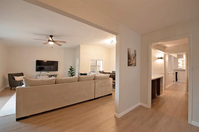 Photo - 9322 Shipman St