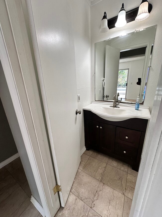 Photo - 2415 Mercedes Ave