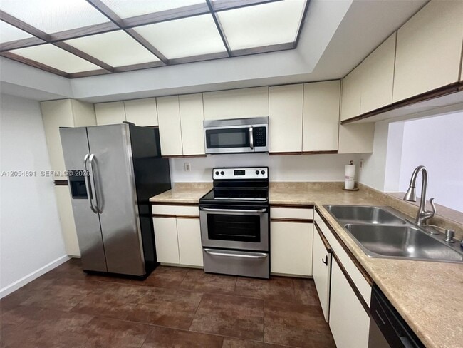 Photo - 520 Brickell Key Dr Unidad A1512