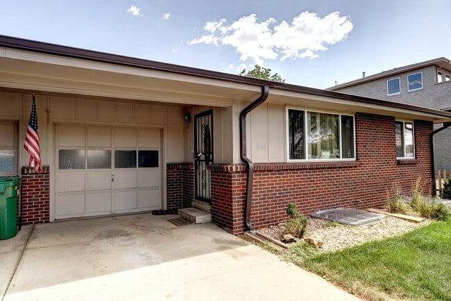 Building Photo - Lakewood! Walk to Belmar Town Center 3 bed... Rental