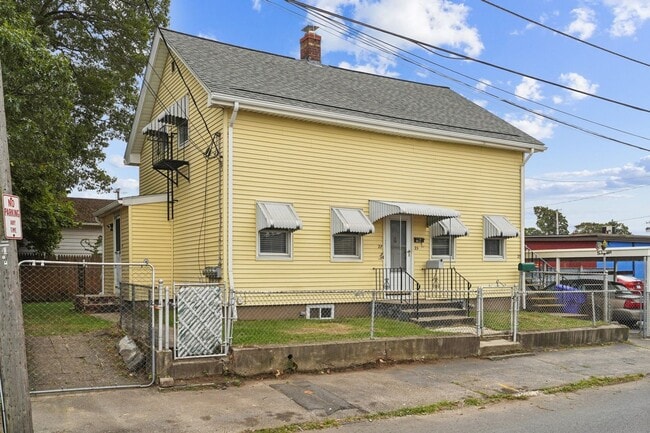 Building Photo - 23 Slade St Rental
