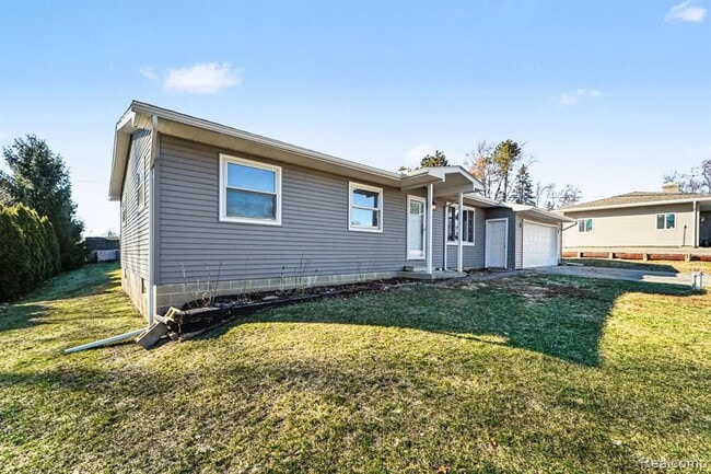 Photo - 880 Hemingway Rd