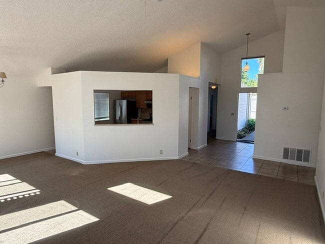Photo - 512 Toyon Pl