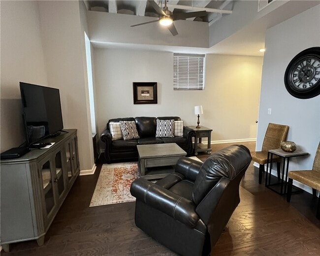 Photo - 210-216 N Main St