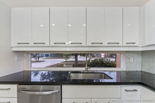 Photo - 4620 NE 18th Ave
