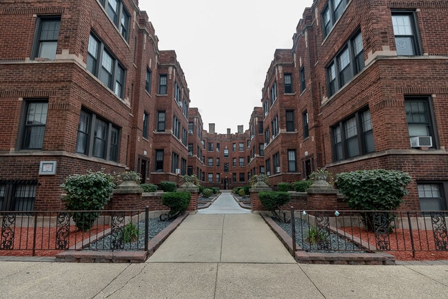 Building Photo - 4329 N Wolcott Ave