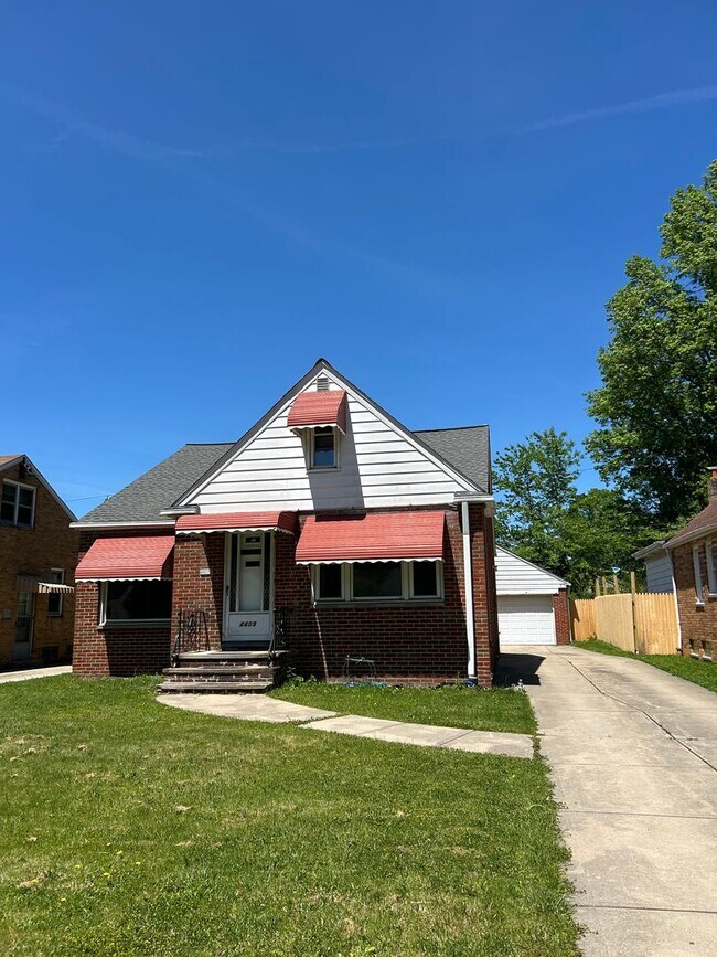 Photo - Brick 4 Bedrooms house is South Euclid With 2 Cars Detached Garage for Rent