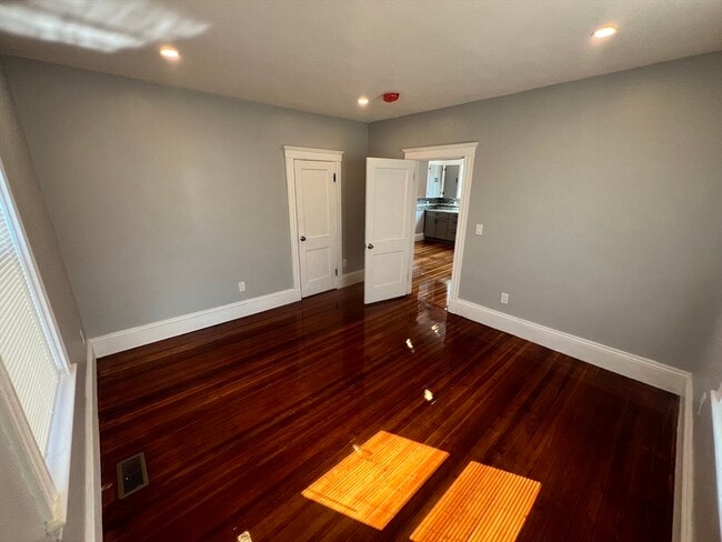 Photo - 28 Albertina St Unit 1