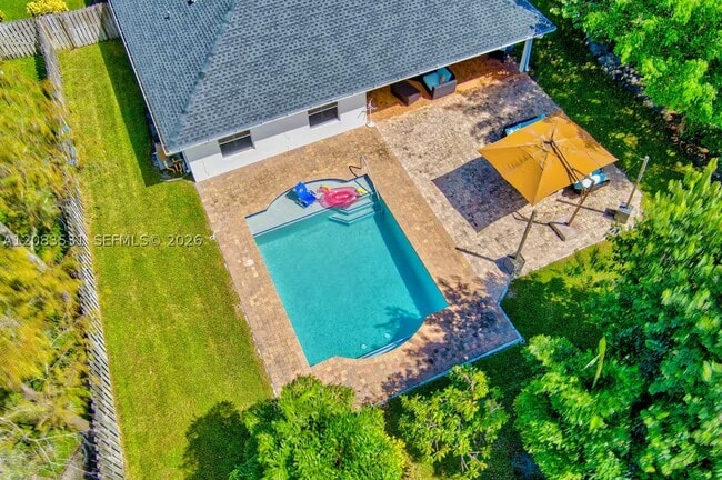 Photo - 1797 Hollyhock Rd