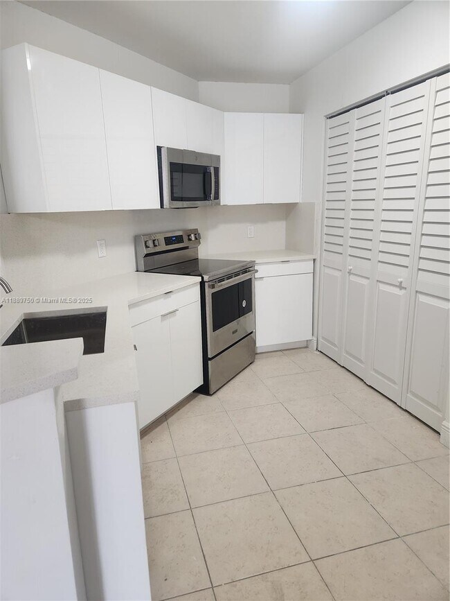 Photo - 6288 NW 186th St Unidad 201