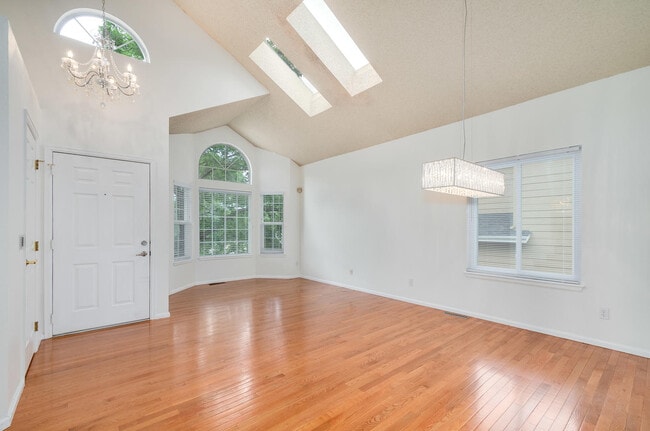 Photo - 1350 Knollwood Way