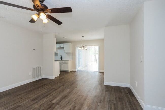 Photo - 1038 Bridlewood Way