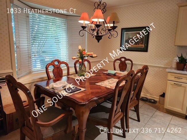 Photo - 1033 Heatherstone Ct