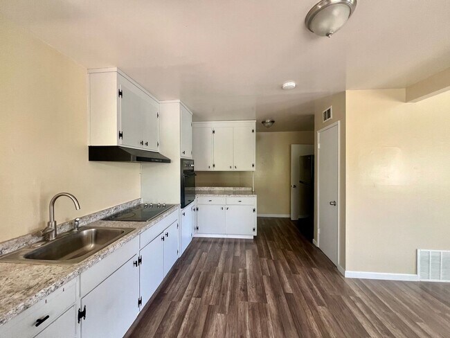 Photo - 2541-2543 Monticello Way