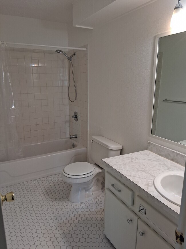 bathroom - 1938 N 9th Ave Unit C7 - 850 sq. ft.