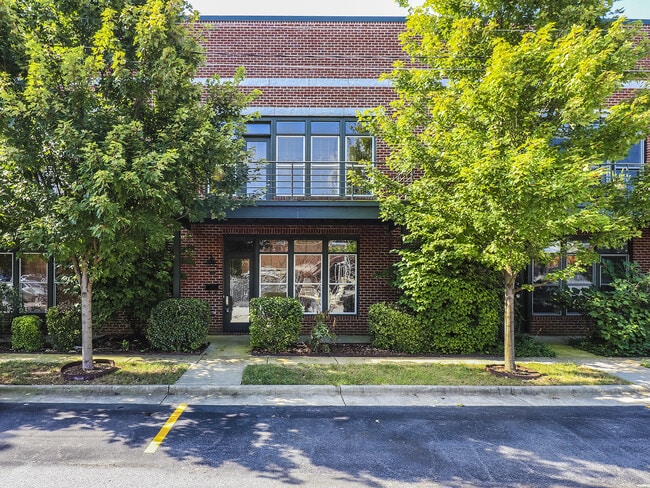 Building Photo - Luxury Downtown Townhome with 2 car Garage!