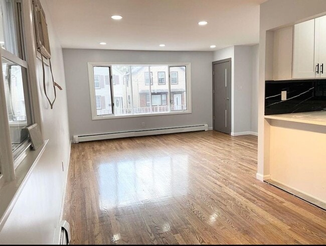 Photo - 13 Silver St Unidad 2nd Fl