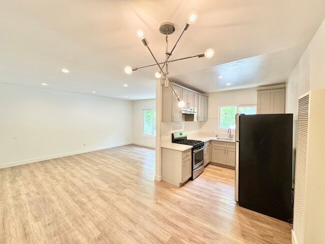 Building Photo - 1245 Magnolia Ave Unit 1 Rental