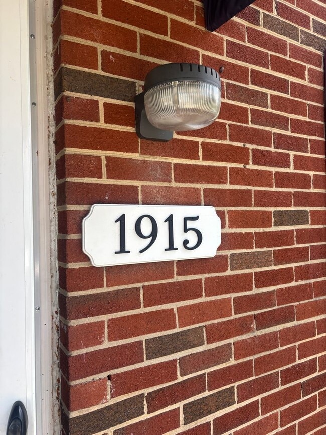 Photo - 1915 Wallace Ave NE
