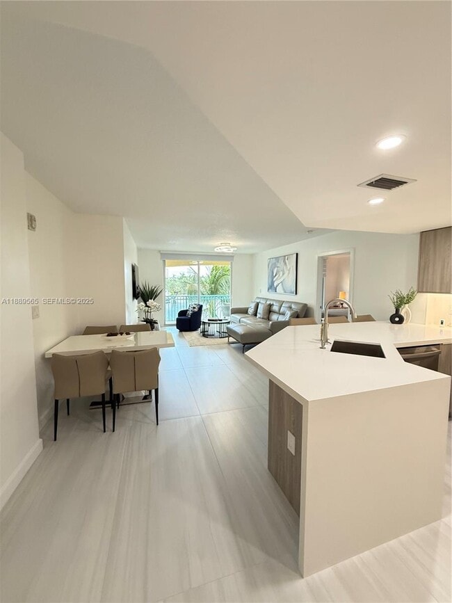 Building Photo - 201 Golden Isles Dr Unit 302