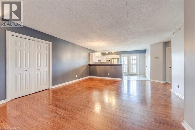 Photo - 1411 Walkers Line Unité 302