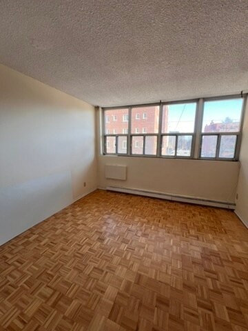 Photo - 263 MacLaren St