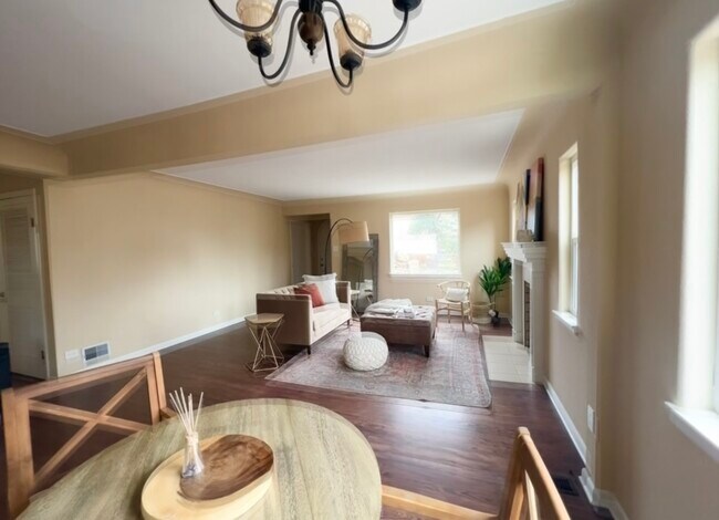 Living room - 3143 Sheridan Blvd