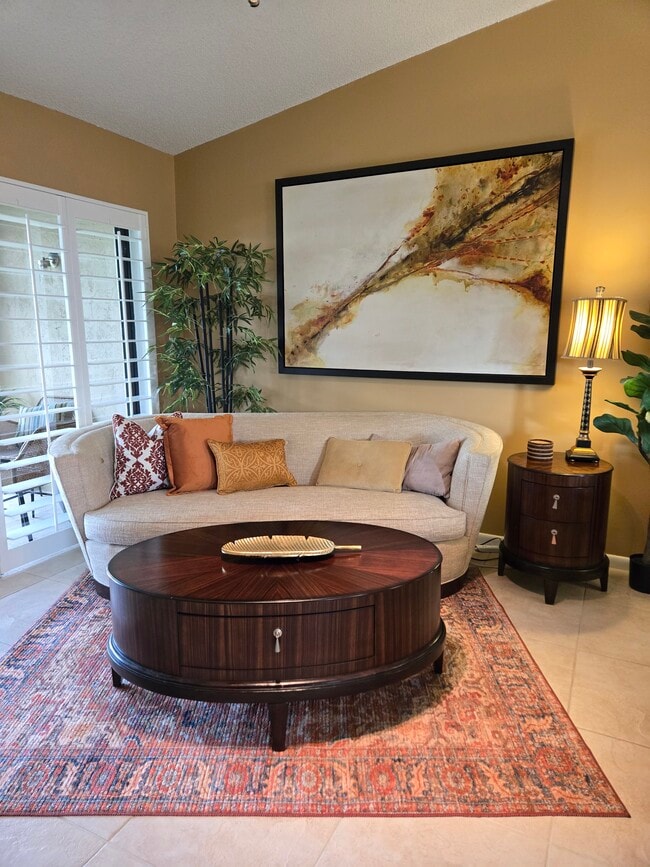 Building Photo - 3071 SE Aster Ln Unit 204