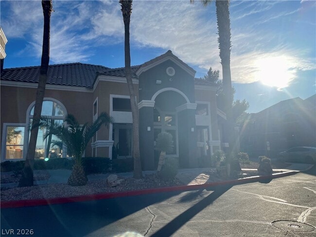 Building Photo - 8101 W Flamingo Rd Unit 2150