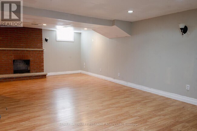 Photo - 1702 Greenvale Crescent