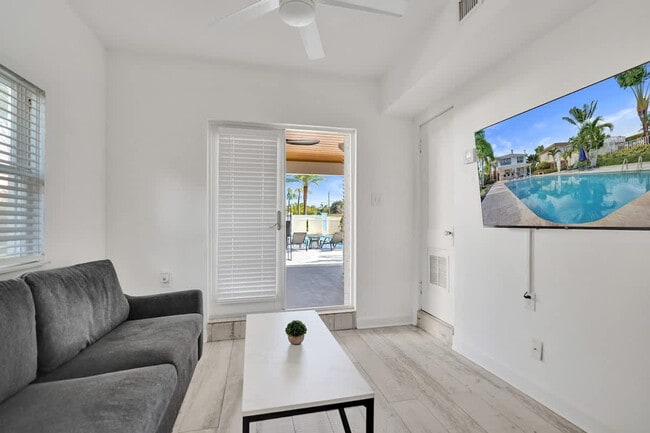 Photo - 901 N Federal Hwy Unidad SI ID1504087P