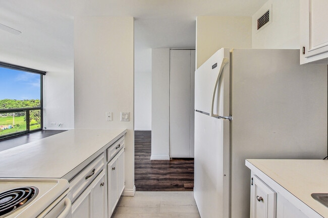 Photo - 4343 N Clarendon Ave Unit 718