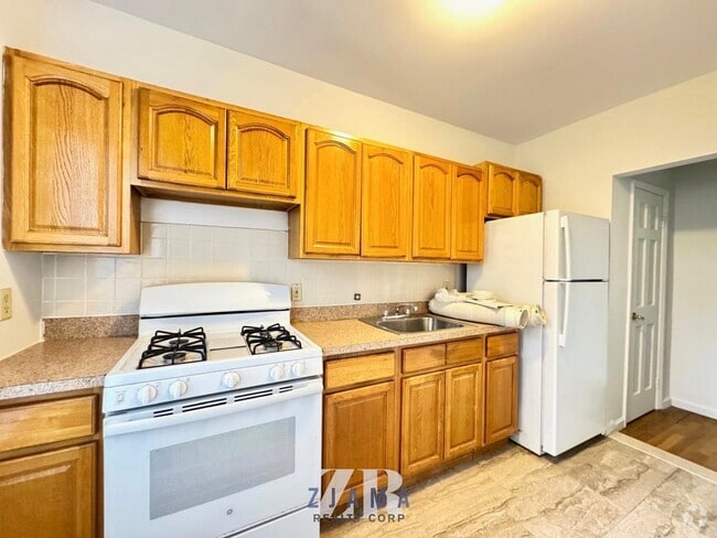 Building Photo - 114 Albemarle Rd Unit B11 Rental