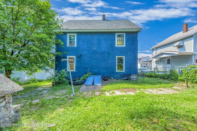 Photo - 310 Oak St