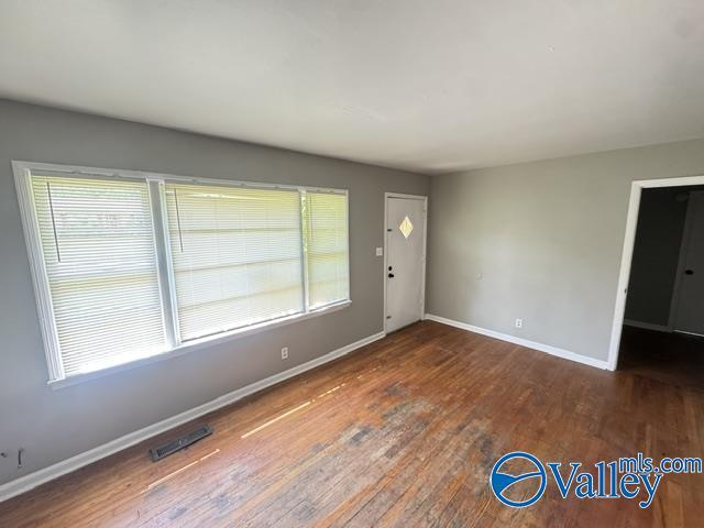 Photo - 1114 Retlaw St NW