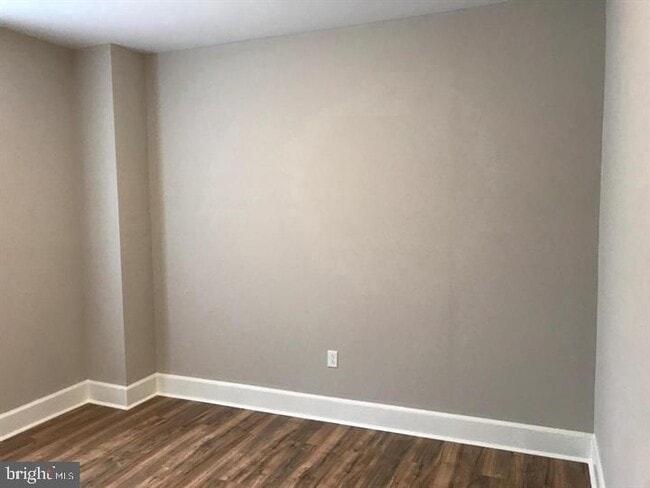 Photo - 4933 Chestnut St