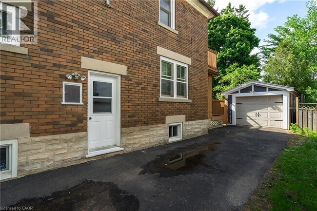 Photo - 64 Highland Rd W