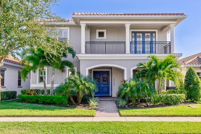 Photo - Luxury 5-Bedroom Residence in Eagle Creek with Indoor-Outdoor Living