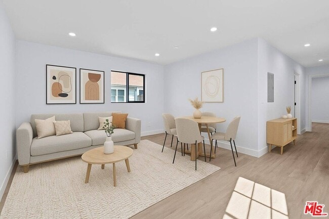 Building Photo - 1518 1/2 Stearns Dr