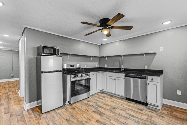 Photo - 227 E Broadway St