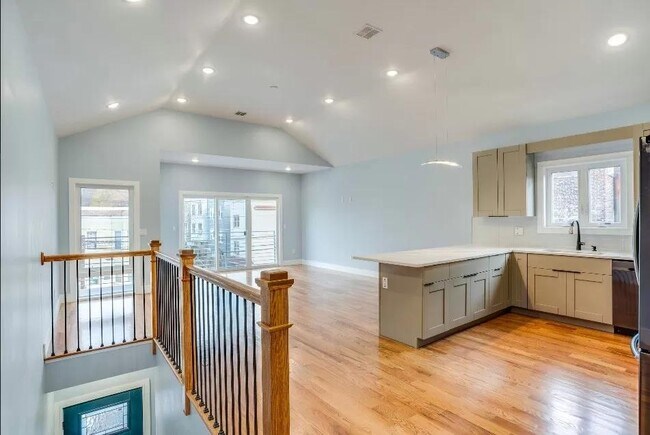 Photo - 251 Manhattan Ave Unit 2