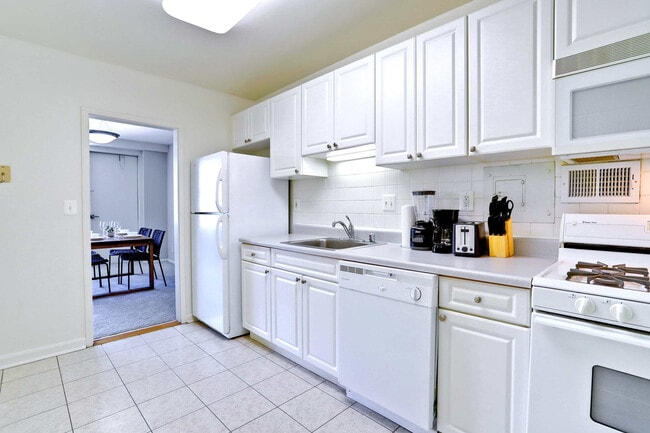 Photo - 2111 Richmond Hwy Unidad FL3-ID1022360P