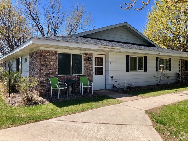 Building Photo - 570 Valley Dr Unit #2 Rental