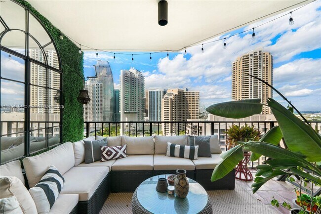 Building Photo - 520 Brickell Key Dr Unit APH00