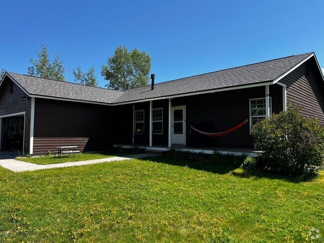 Building Photo - Furnished 3-Bedroom Home in Quiet Victor N...
