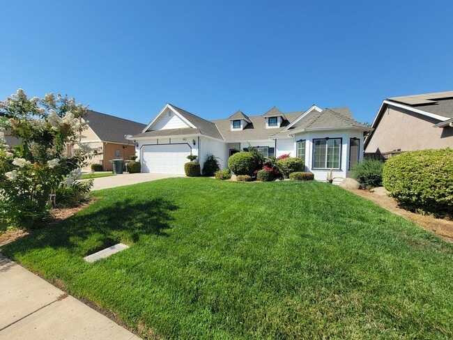 Building Photo - 5038 W Lark Ave