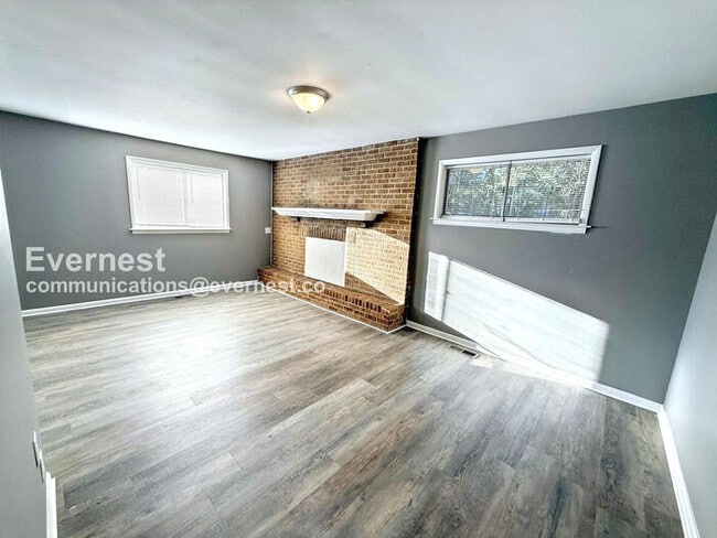 Photo - 937 Hickory Dr