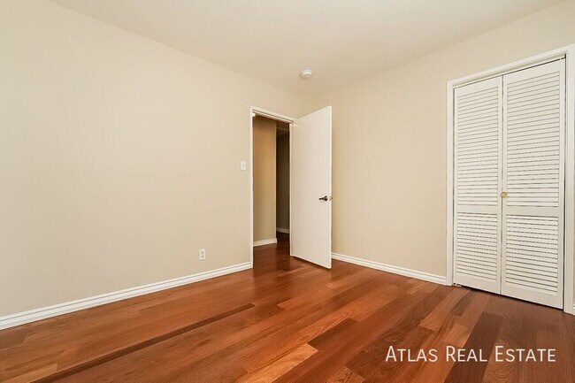 Photo - 8900 Poze Blvd